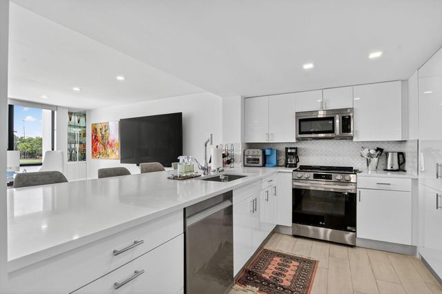 7768 Lakeside Boulevard 526, Boca Raton, FL 33434