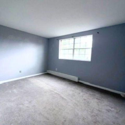 345 Hildreth St 21, Lowell, MA 01850