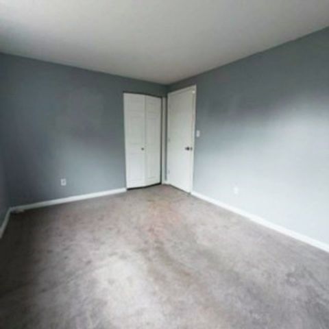 345 Hildreth St 21, Lowell, MA 01850