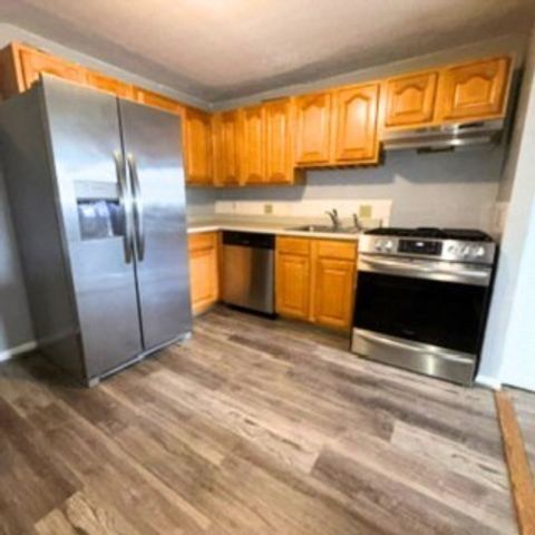 345 Hildreth St 21, Lowell, MA 01850