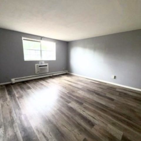 345 Hildreth St 21, Lowell, MA 01850