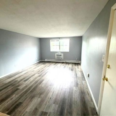 345 Hildreth St 21, Lowell, MA 01850