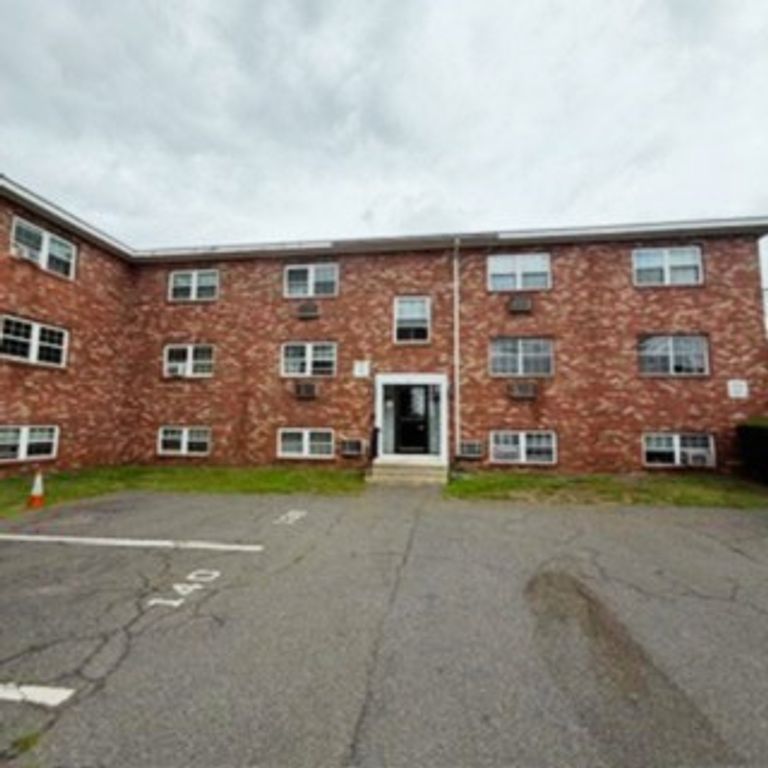 345 Hildreth St 21, Lowell, MA 01850