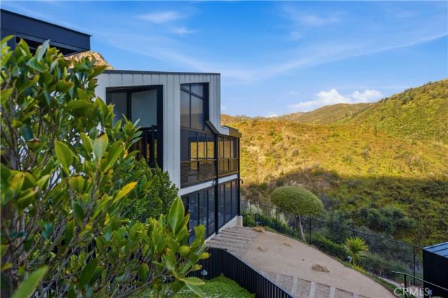 21656 Las Flores Heights, Malibu, CA 90265