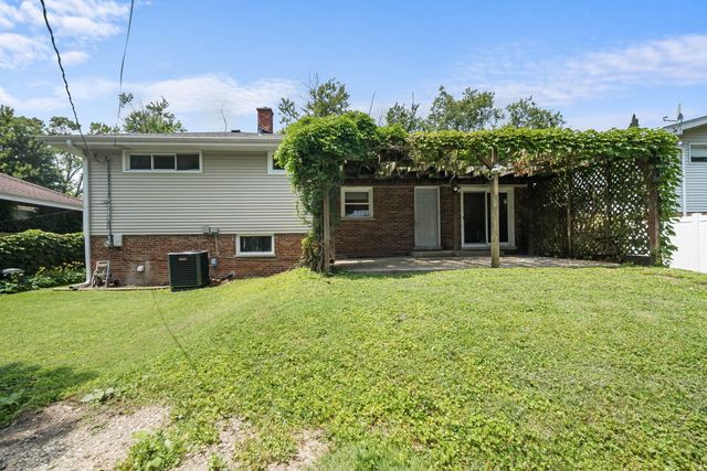 1015 S Leslie Lane, Villa Park, IL 60181