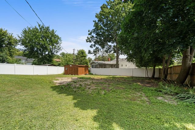 1015 S Leslie Lane, Villa Park, IL 60181