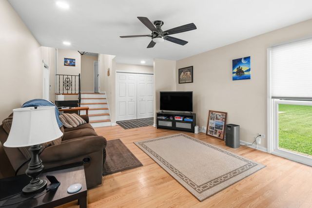1015 S Leslie Lane, Villa Park, IL 60181