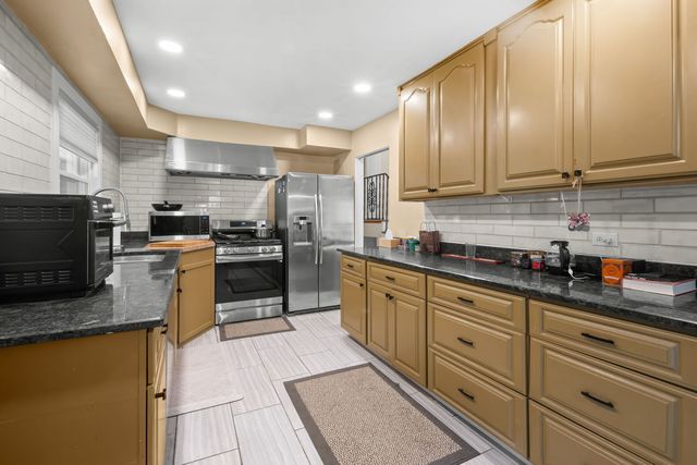 1015 S Leslie Lane, Villa Park, IL 60181