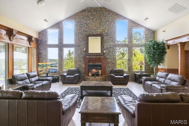 230 Plaza Gardens Court 5B, Camdenton, MO 65020