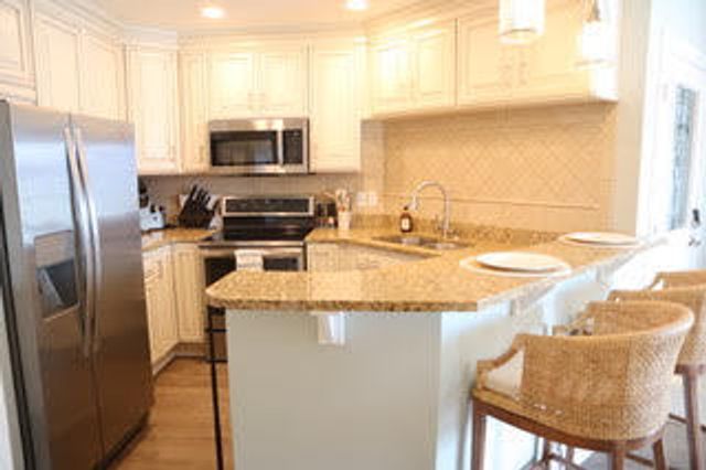 278 Peninsula Point DR, Moneta, VA 24121