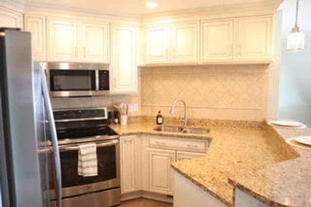 278 Peninsula Point DR, Moneta, VA 24121