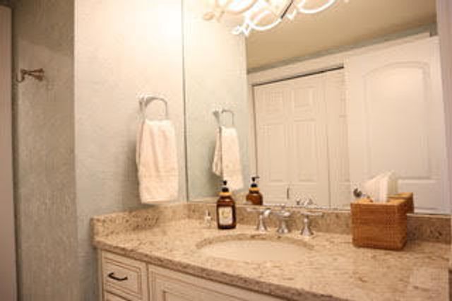 278 Peninsula Point DR, Moneta, VA 24121
