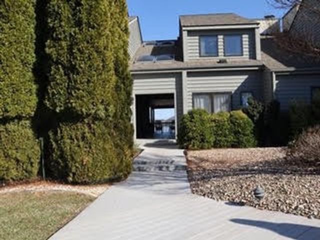 278 Peninsula Point DR, Moneta, VA 24121