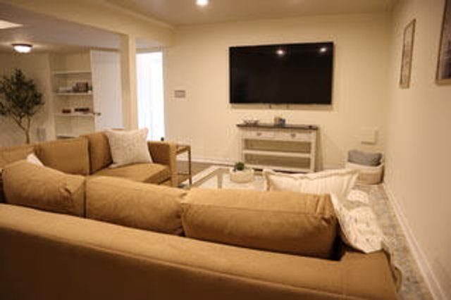 278 Peninsula Point DR, Moneta, VA 24121