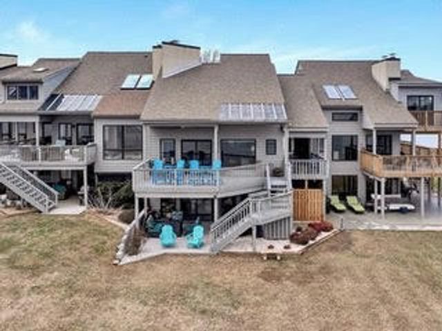 278 Peninsula Point DR, Moneta, VA 24121