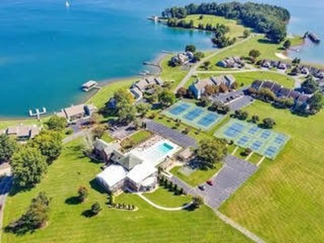 278 Peninsula Point DR, Moneta, VA 24121