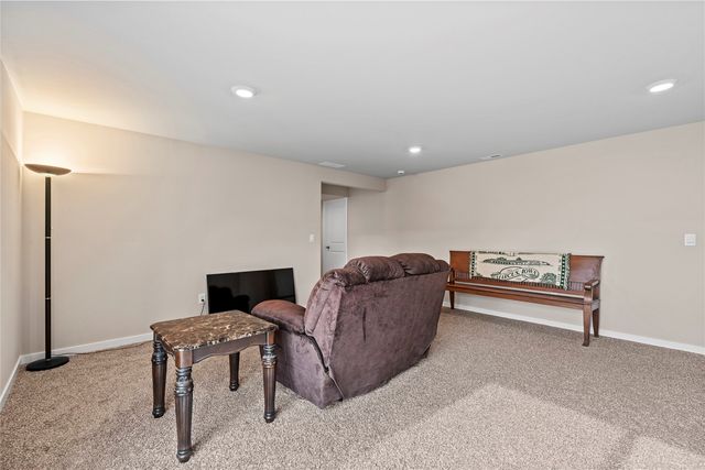 609 Maddie Lane, Tiffin, IA 52340