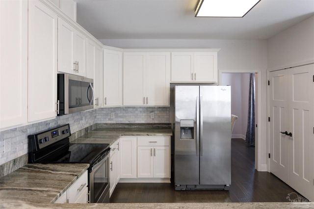 402 Bayshore Dr, Pensacola, FL 32507