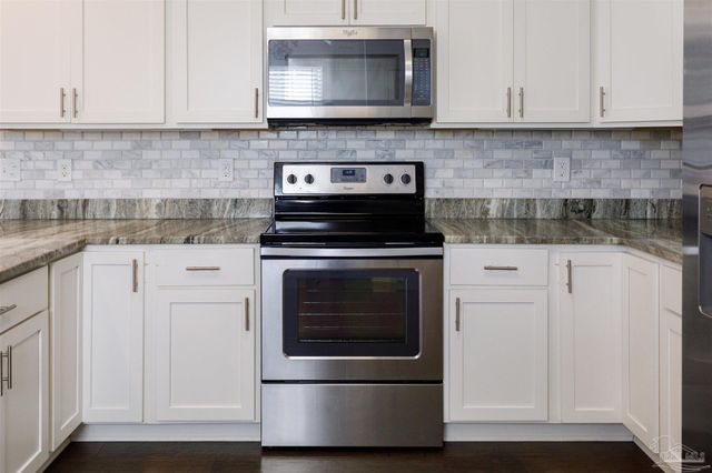 402 Bayshore Dr, Pensacola, FL 32507