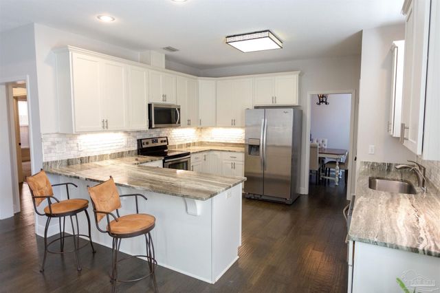 402 Bayshore Dr, Pensacola, FL 32507