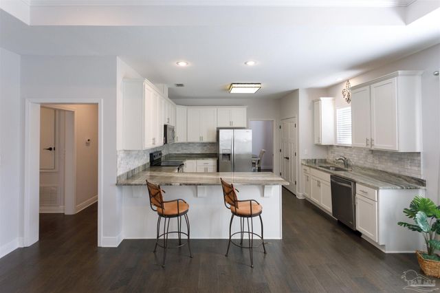 402 Bayshore Dr, Pensacola, FL 32507