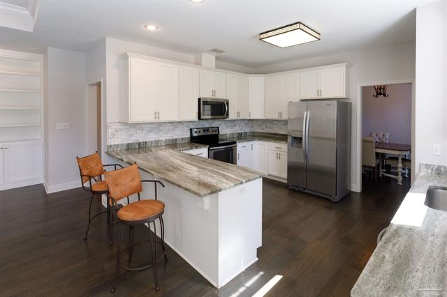 402 Bayshore Dr, Pensacola, FL 32507