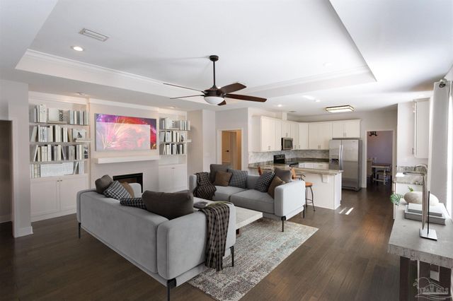 402 Bayshore Dr, Pensacola, FL 32507