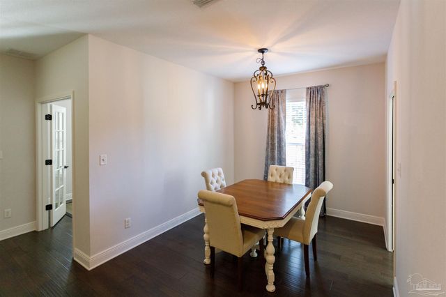 402 Bayshore Dr, Pensacola, FL 32507