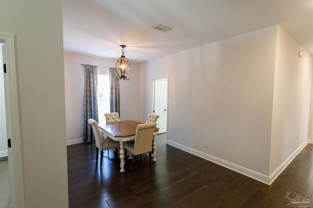 402 Bayshore Dr, Pensacola, FL 32507