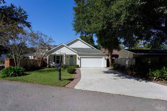 402 Bayshore Dr, Pensacola, FL 32507