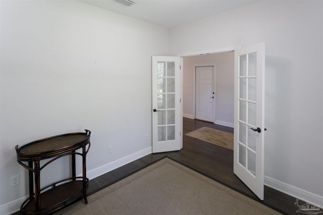 402 Bayshore Dr, Pensacola, FL 32507