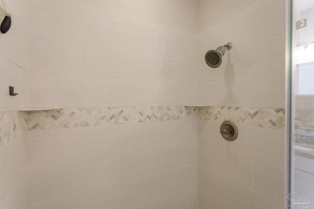 402 Bayshore Dr, Pensacola, FL 32507