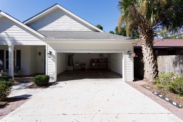 402 Bayshore Dr, Pensacola, FL 32507