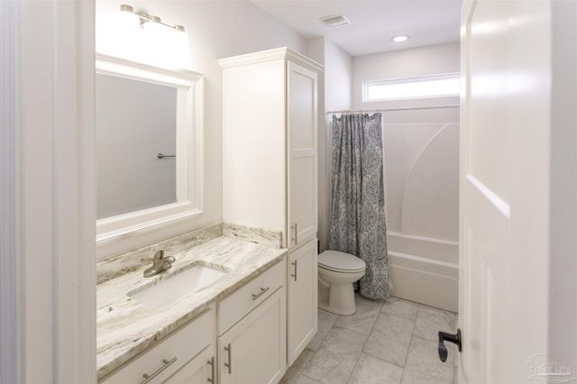 402 Bayshore Dr, Pensacola, FL 32507