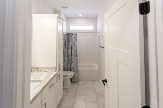 402 Bayshore Dr, Pensacola, FL 32507