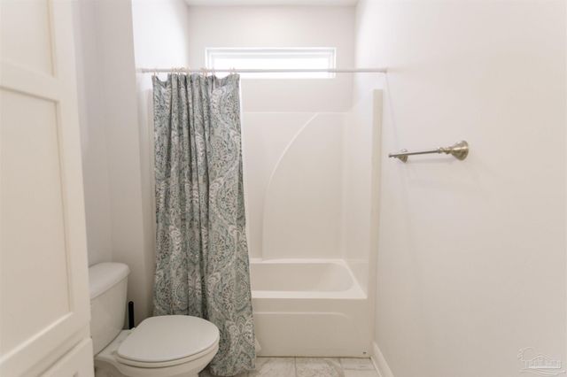 402 Bayshore Dr, Pensacola, FL 32507