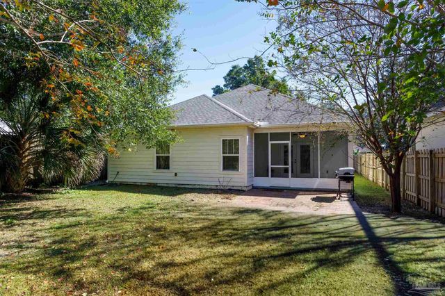 402 Bayshore Dr, Pensacola, FL 32507