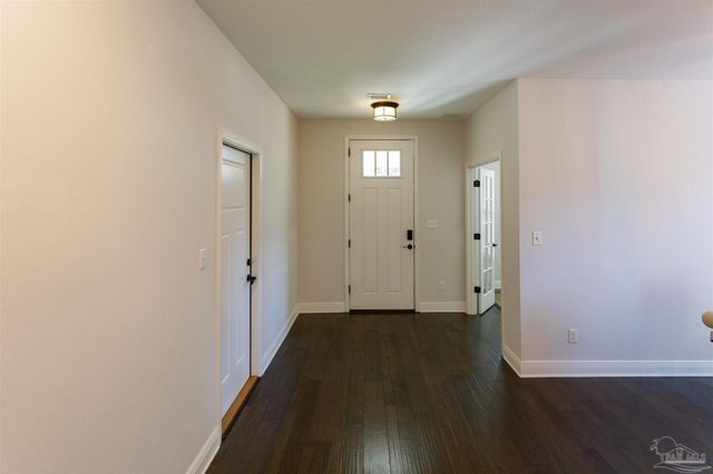 402 Bayshore Dr, Pensacola, FL 32507