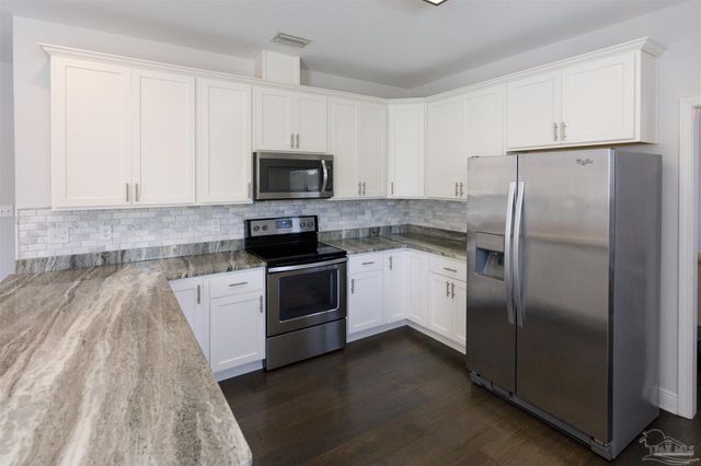 402 Bayshore Dr, Pensacola, FL 32507