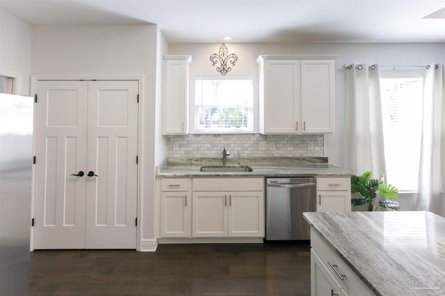 402 Bayshore Dr, Pensacola, FL 32507