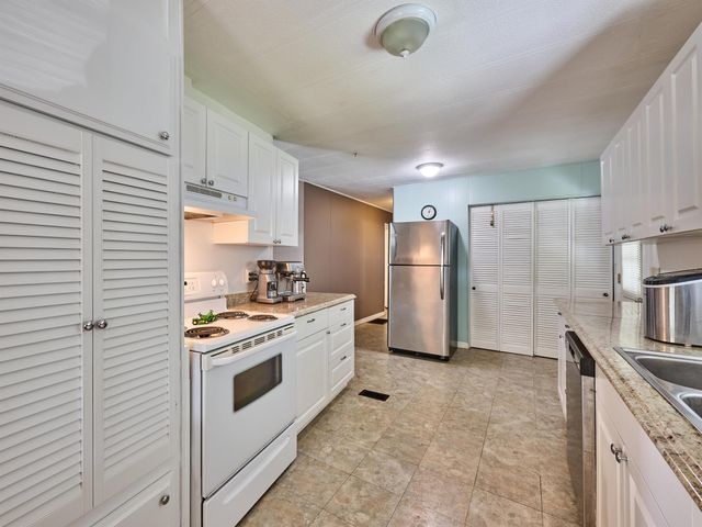 7829 SE Eagle Avenue, Hobe Sound, FL 33455