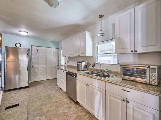 7829 SE Eagle Avenue, Hobe Sound, FL 33455