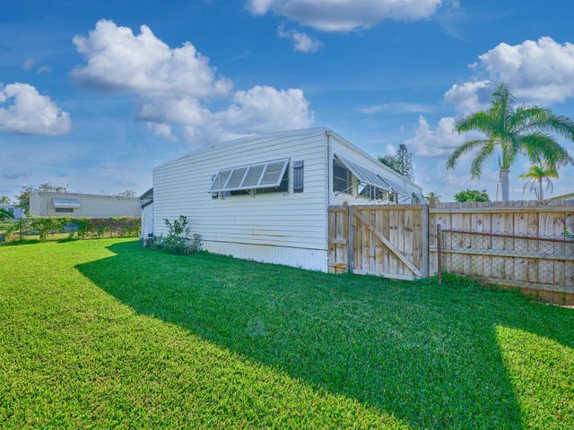 7829 SE Eagle Avenue, Hobe Sound, FL 33455