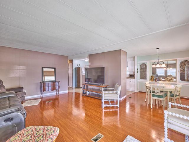 7829 SE Eagle Avenue, Hobe Sound, FL 33455