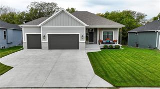 1704 N 163rd Street, Basehor, KS 66007