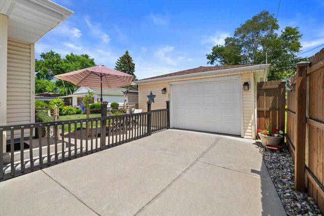 8219 26th AVENUE, Kenosha, WI 53143