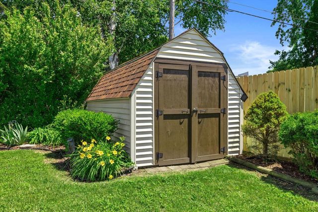 8219 26th AVENUE, Kenosha, WI 53143