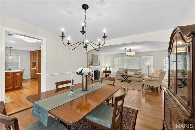 430 Cannonbury Drive, St Louis, MO 63119