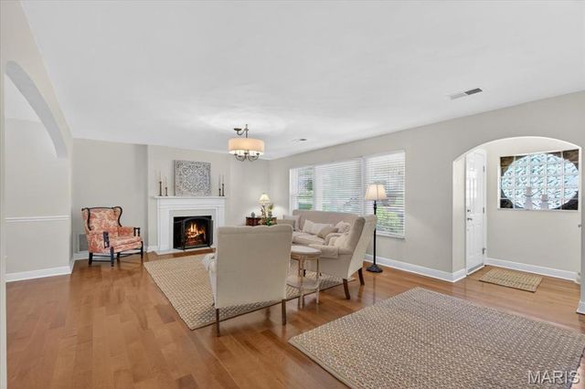 430 Cannonbury Drive, St Louis, MO 63119
