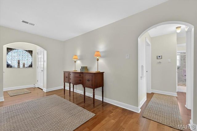 430 Cannonbury Drive, St Louis, MO 63119